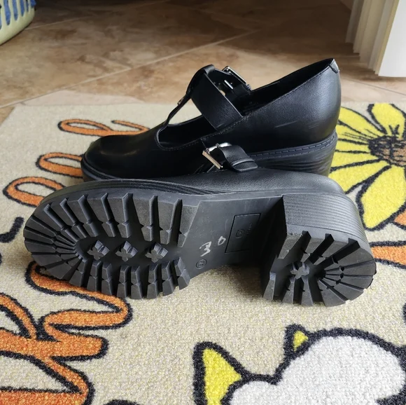 Ladies Black Shoes - Picture 5 of 5